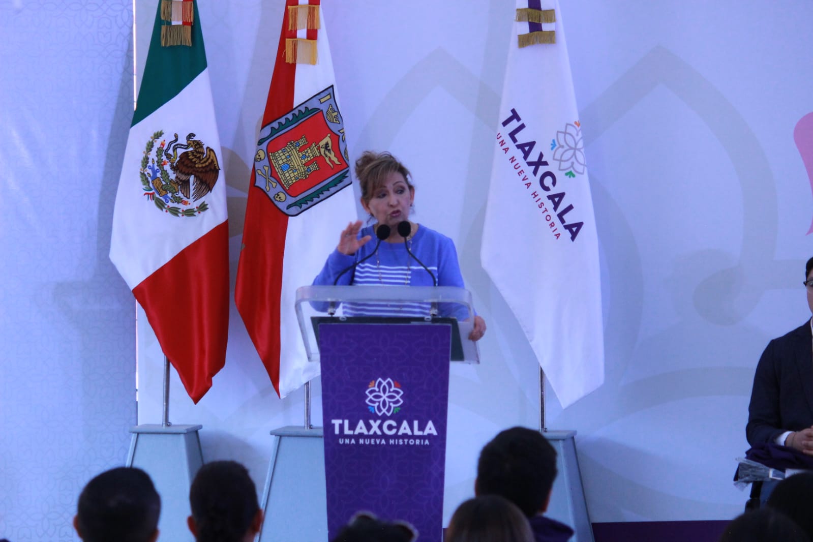 Entregan becas de movilidad internacional a 100 tlaxcaltecas