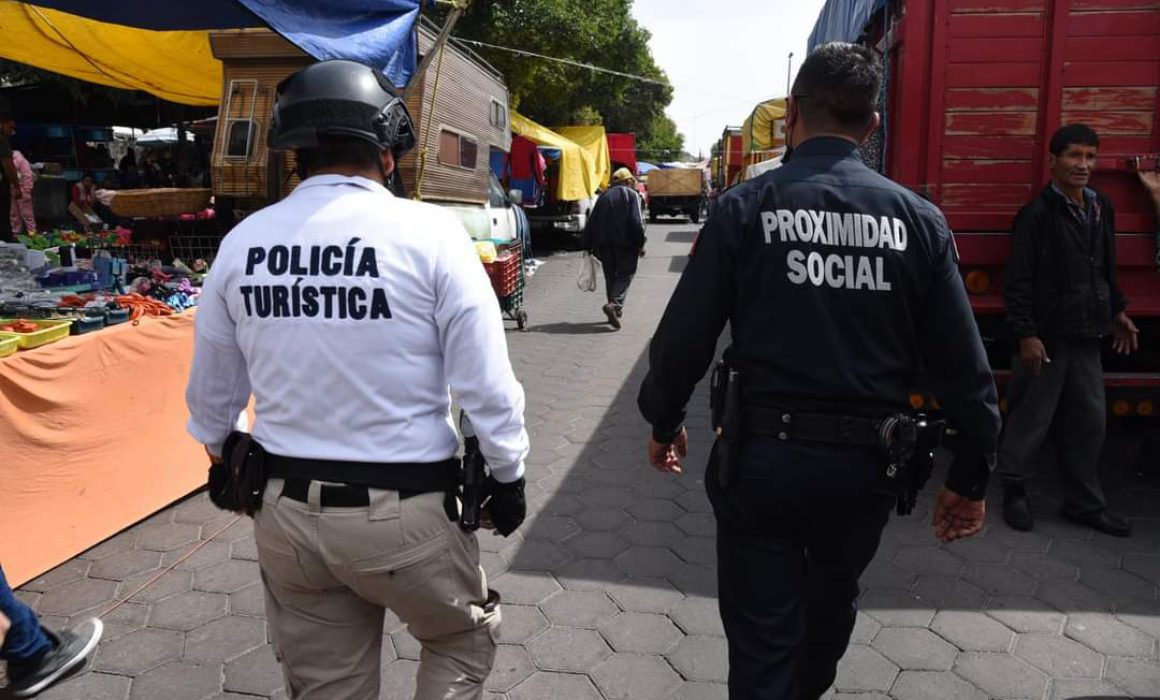 Cuida policía de Tlaxcala capital la compra-venta sabatina