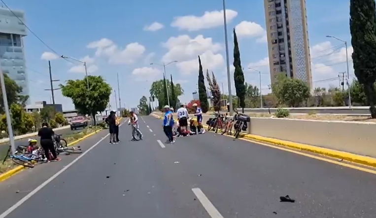 Aseguran camioneta que atropello a ciclistas en la recta a Cholula  