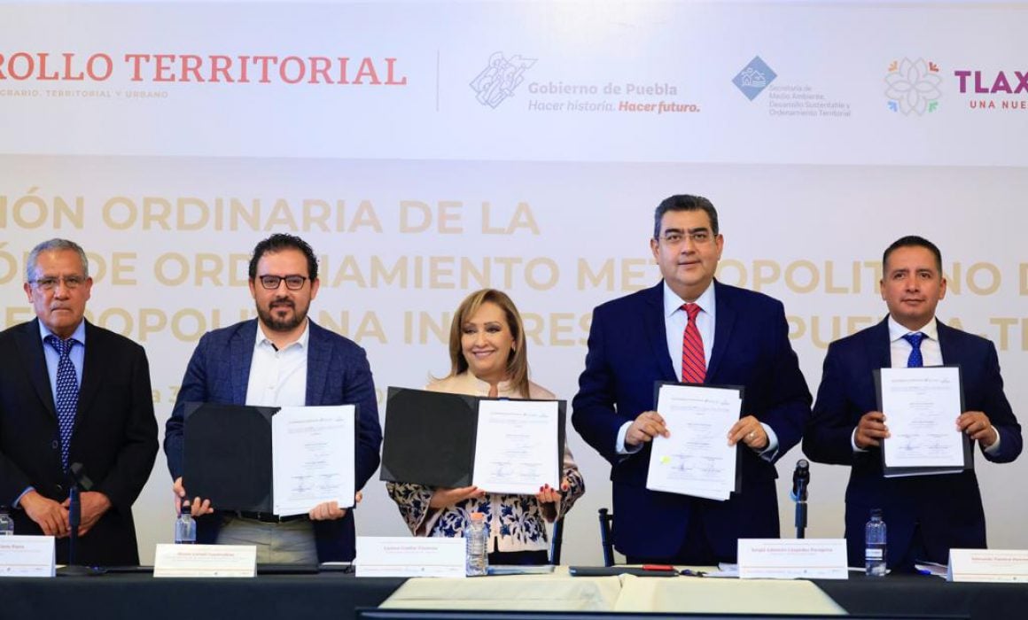 Firma Lorena Cuéllar programa metropolitano de la zona Puebla-Tlaxcala