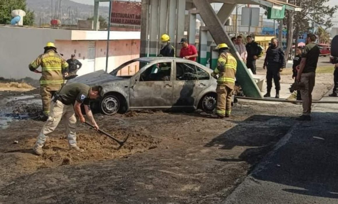 Se incendia vehículo huachicolero tras persecución en Tetla