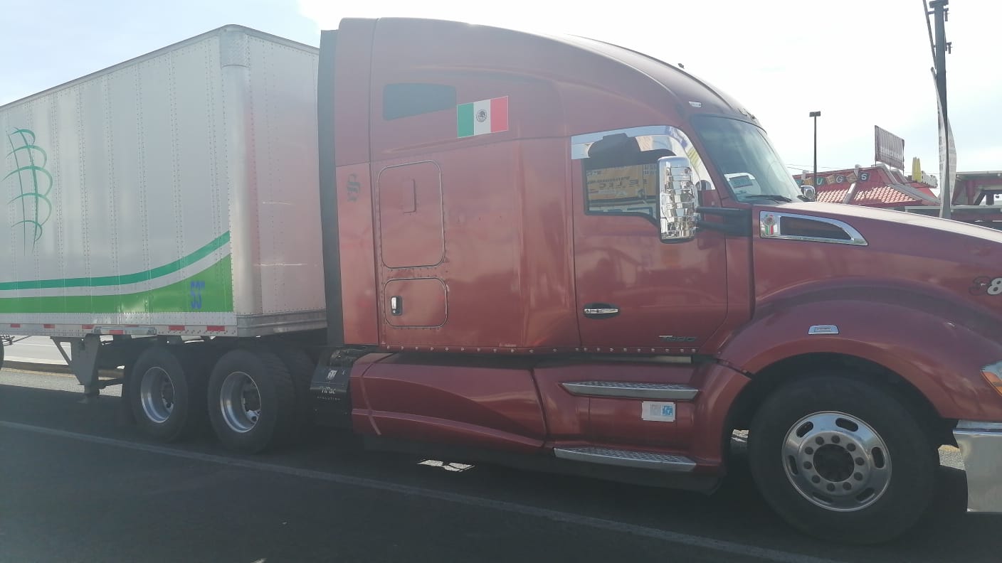 Tras persecución y balacera, capturan a dos hombres por robo a transporte de carga