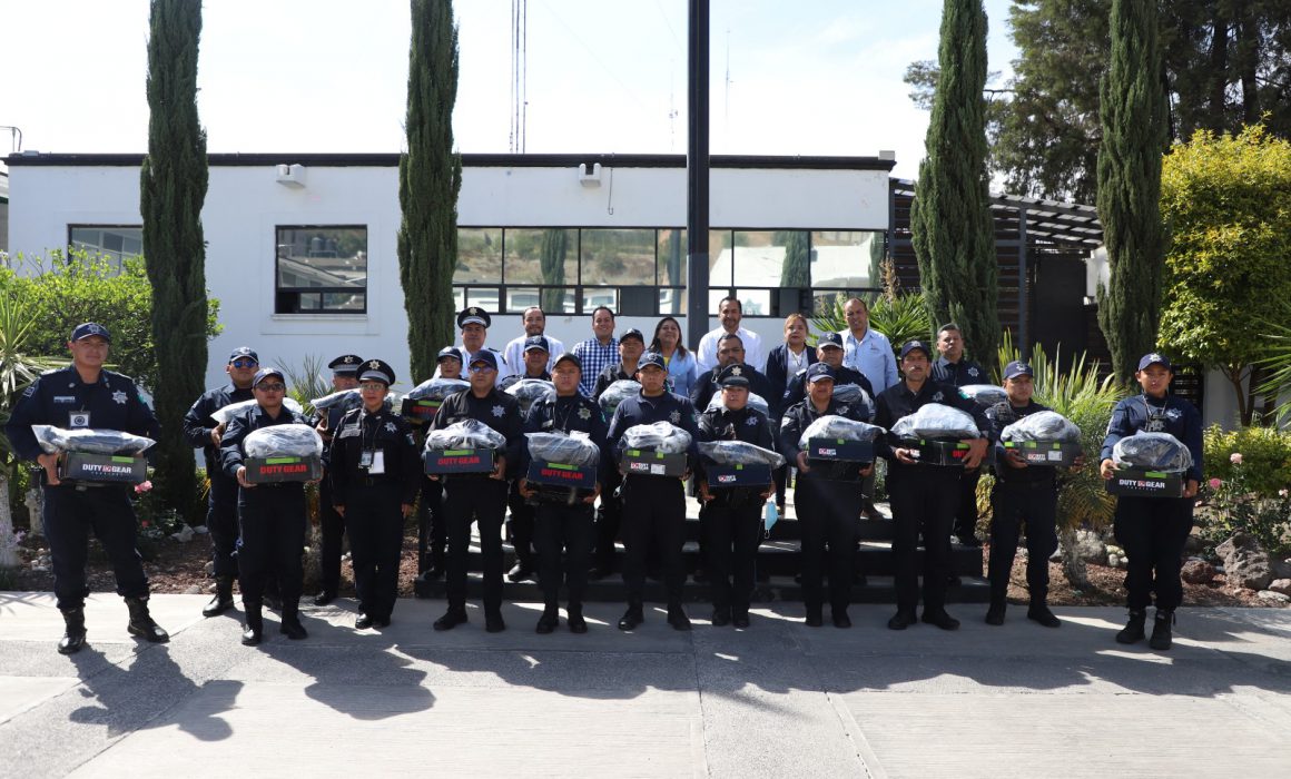 Entrega SSC uniformes a elementos de nueve municipios