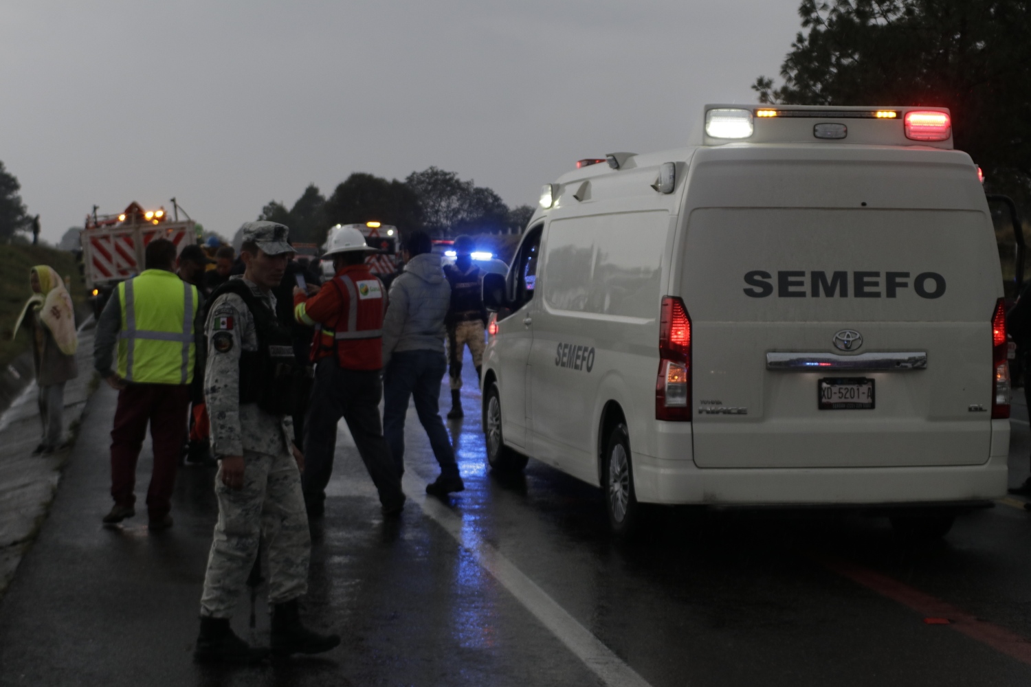 Mueren cinco personas en aparatoso accidente vial sobre la Amozoc-Perote