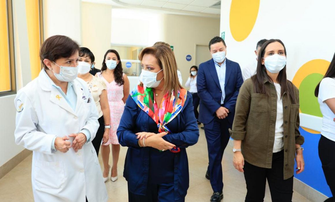 Visita Lorena Cuéllar hospital infantil teletón de oncología de Querétaro