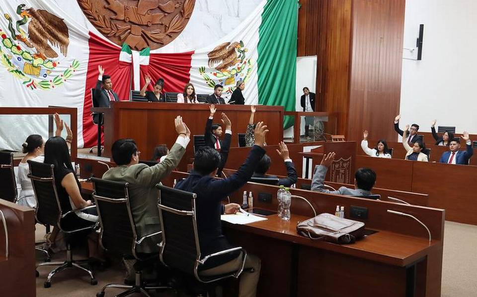 Diputados juveniles legislan por educación, acoso y movilidad
