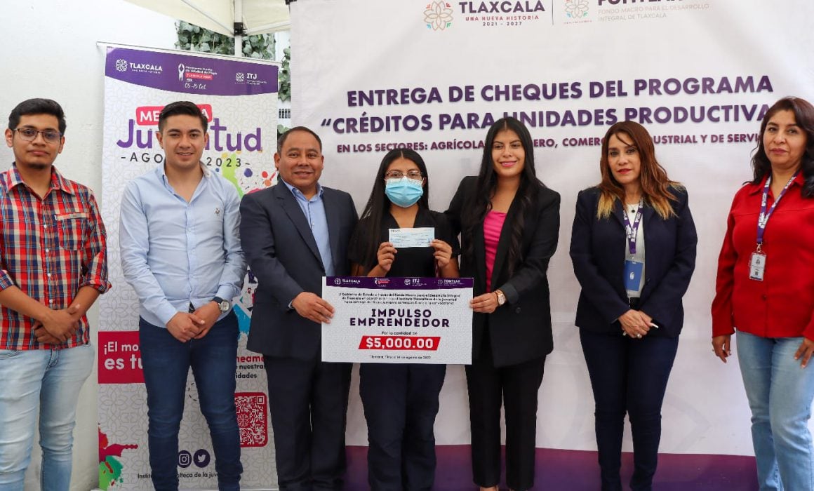 Entrega gobierno financiamientos a jóvenes emprendedores