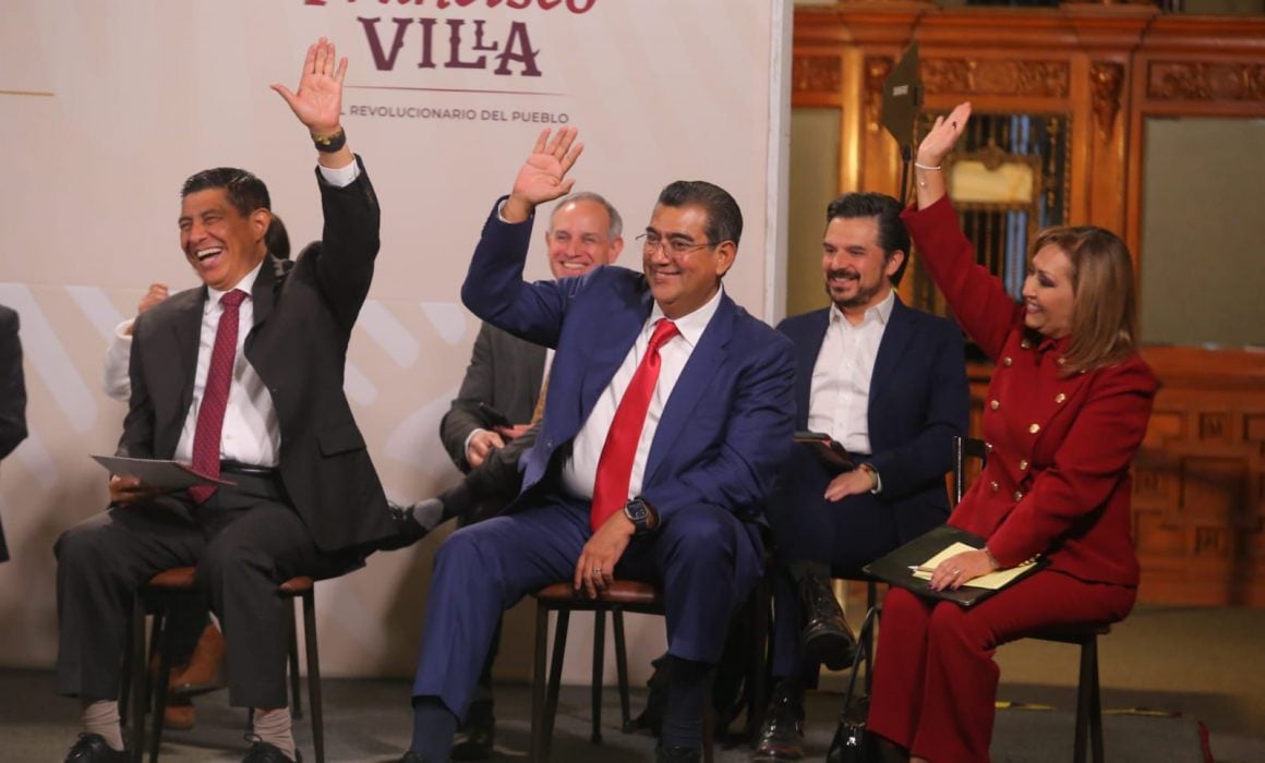 Confirma Lorena Cuéllar distribución de libros de texto