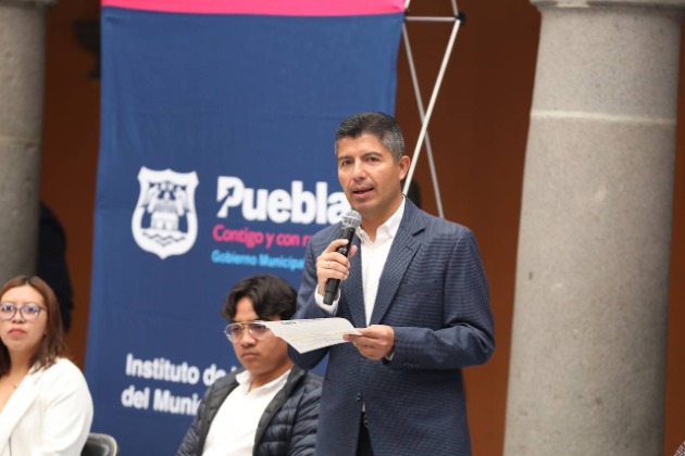 Exigen a Eduardo Rivera definir sus aspiraciones políticas