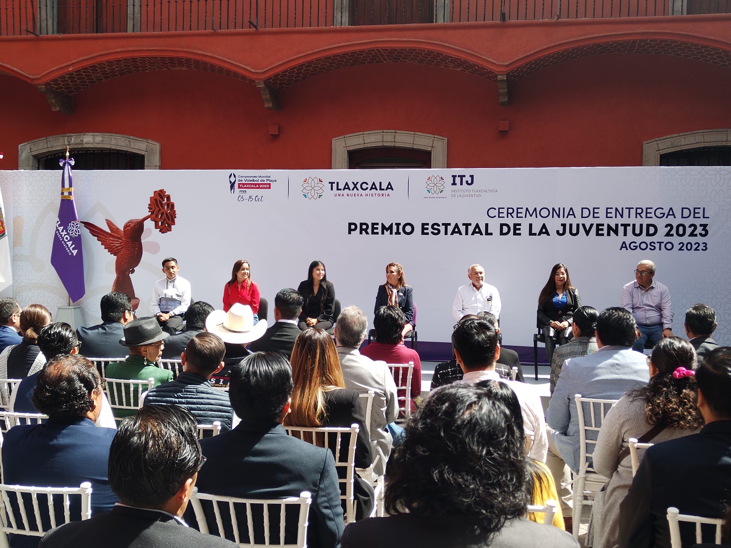 Galardonan a 8 tlaxcaltecas con el Premio Estatal de la Juventud