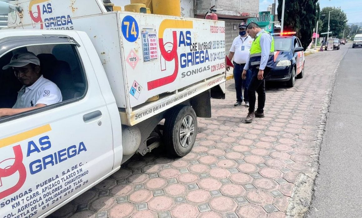 Realiza Apetatitlán inspecciones a unidades vehiculares por venta de gas LP