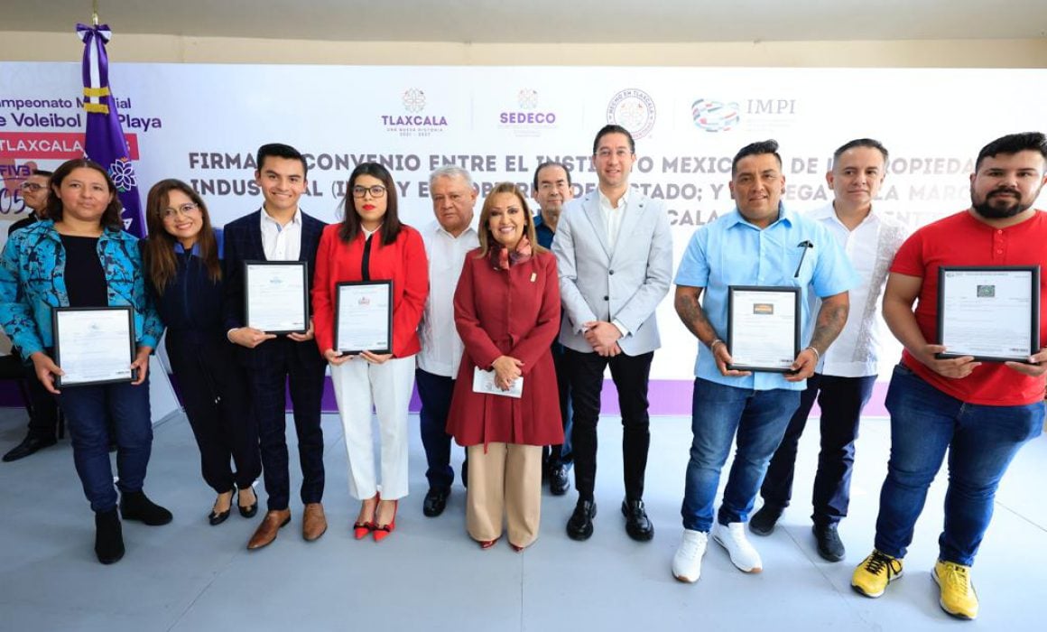 Firma Lorena Cuellar Cisneros convenio de colaboración con IMPI