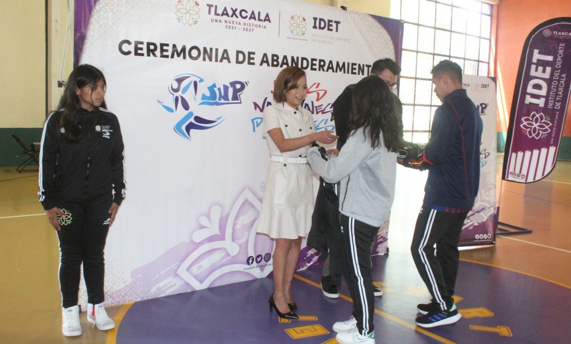 Abandera IDET a 95 atletas de juegos nacionales populares 2023