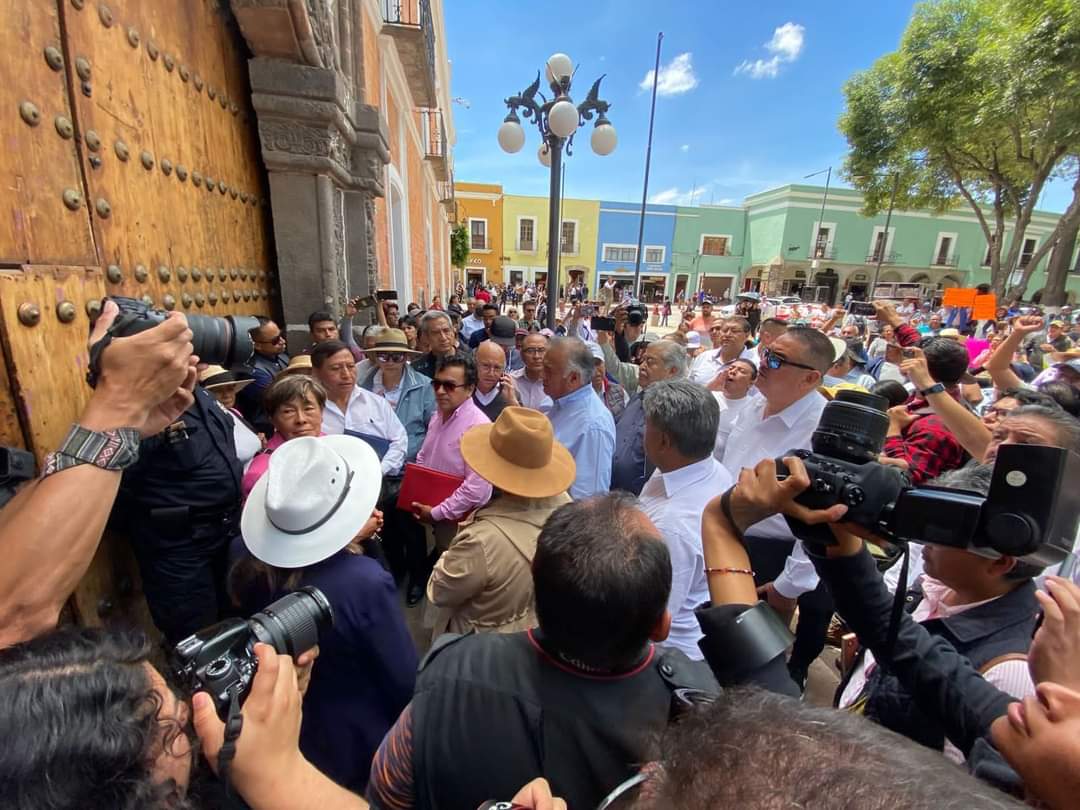 Sindicalizados vuelven a las calles, amenazan con más bloqueos