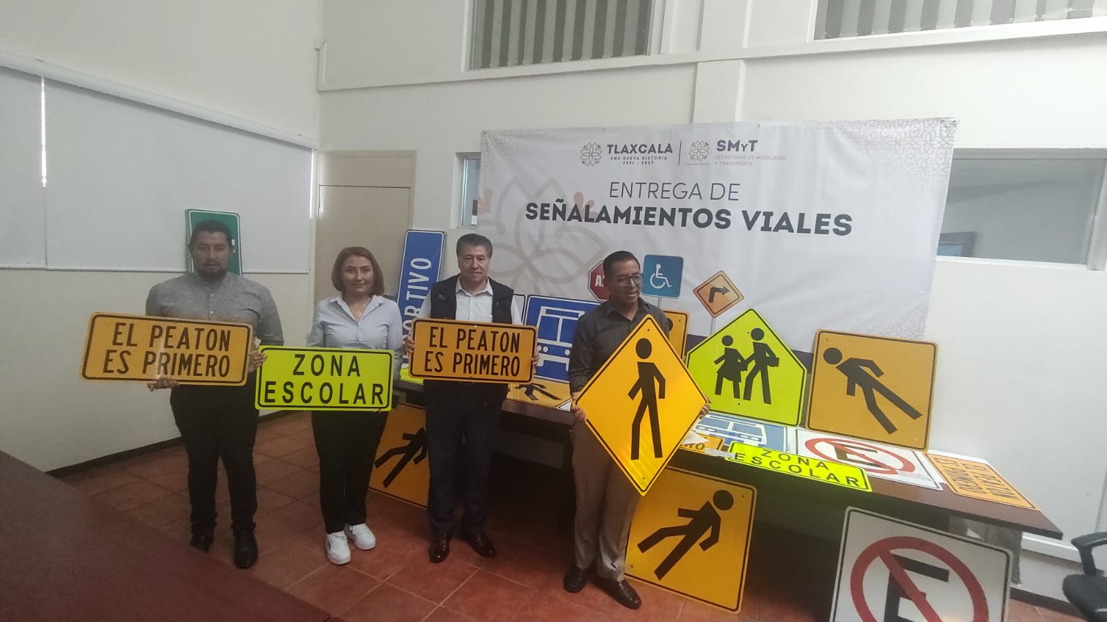 Beneficia SMyT a comunidades de Matlalohcan y el Rosario con señalamientos viales