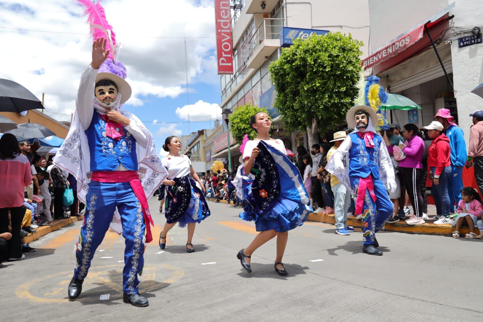 Deslumbra desfile de Feria de Chiautempan; logran más de 3 mil asistentes