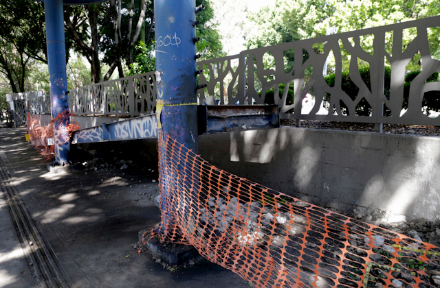 Material del puente peatonal en Plaza Dorada podría ser donado tras su retiro