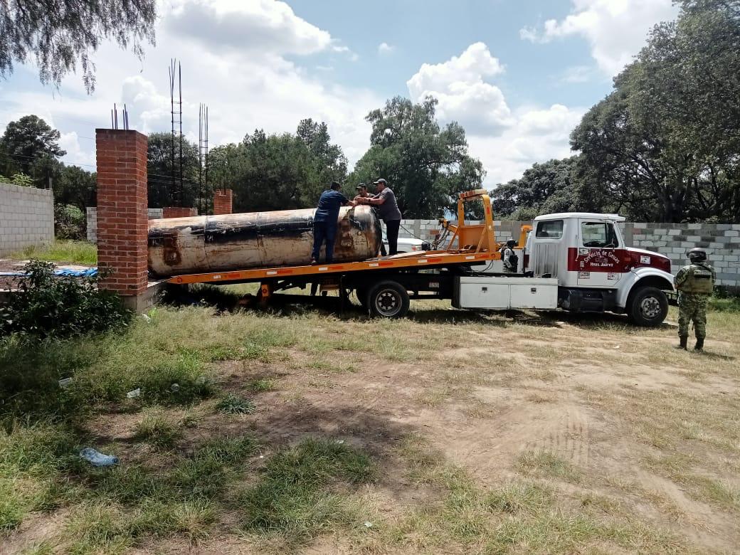 Asegura Ejército Mexicano pipa y tanque estacionario tras denuncia ciudadana, en Ixtacuixtla