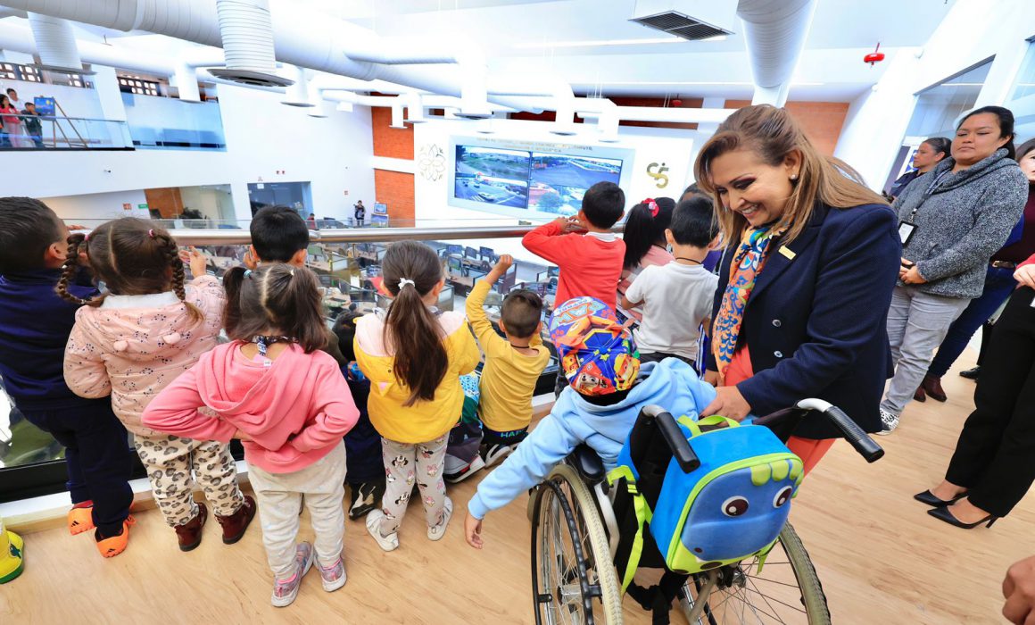 Visitan niñas y niños las instalaciones del C5i de Tlaxcala