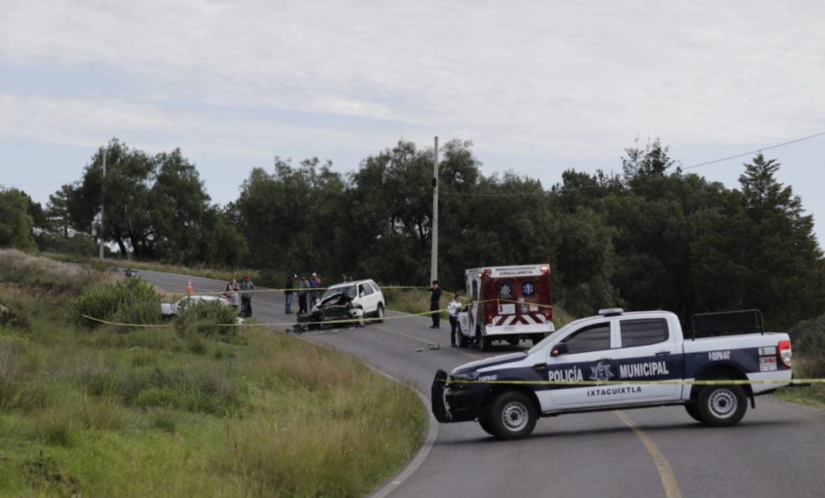 Choque entre camioneta y automóvil deja una persona muerta en Ixtacuixtla