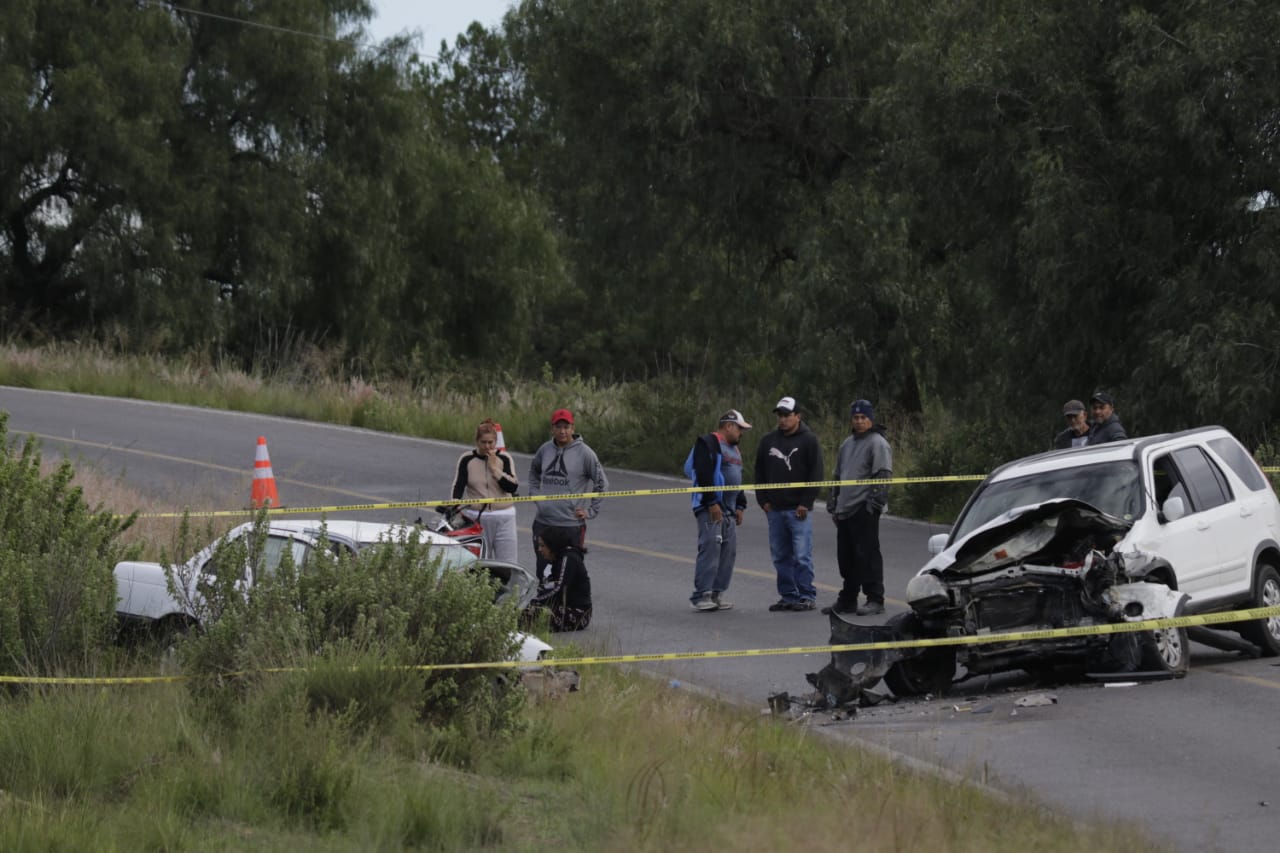 Chocan camioneta y automóvil en carretera Ixtacuixtla-Nanacamilpa; hubo un fallecido