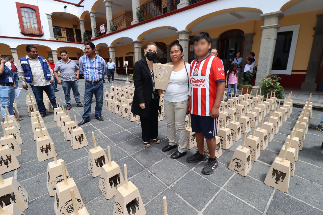 Entrega gobierno municipal 500 faroles para la procesión de este 31 de agosto