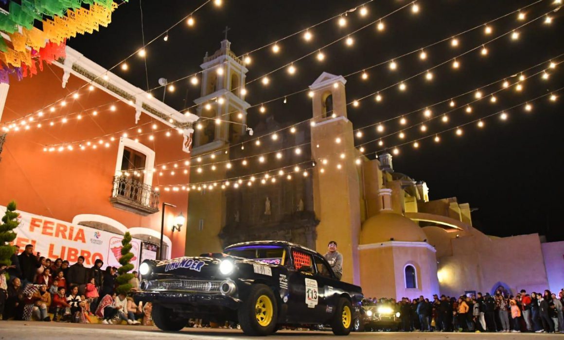 Rugen los motores en el desfile de carcachas de la Feria Huamantla 2023