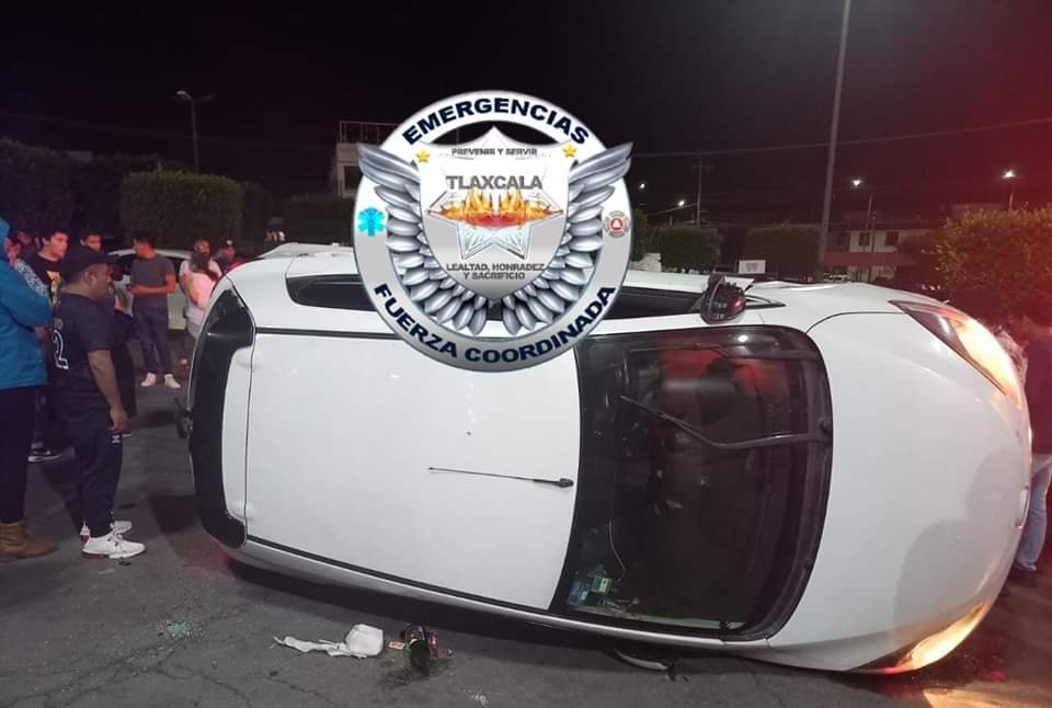 Repartidores detienen y vuelcan vehículo en Ocotlán, conductor arrolla a su hermano