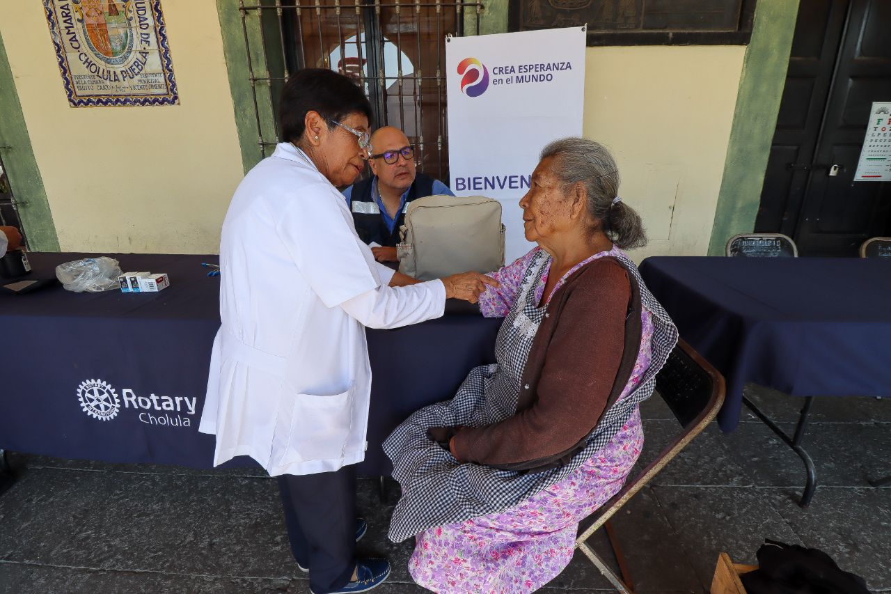 Paola Angon encabeza Martes Ciudadano en presidencia, otorgando servicios gratuitos para las familias
