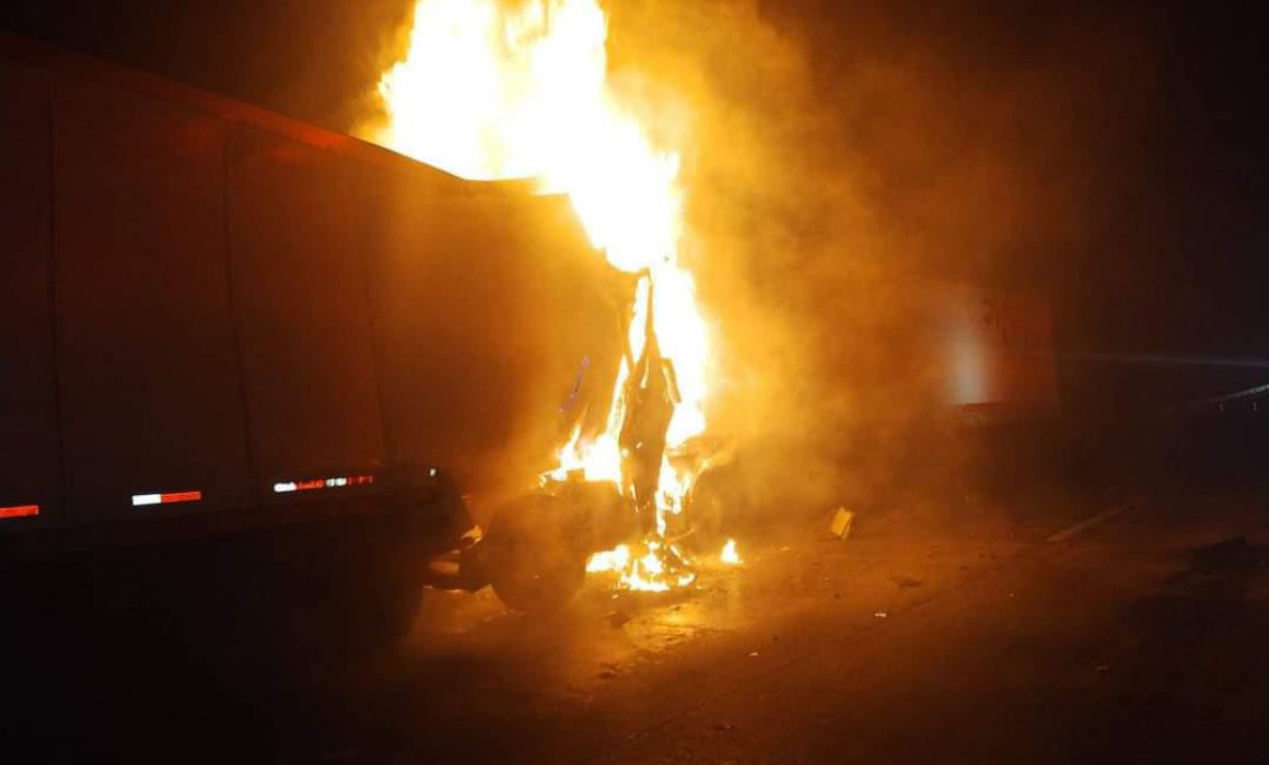 Cierran circulación del Arco Norte por incendio de tráiler en Ixtacuixtla