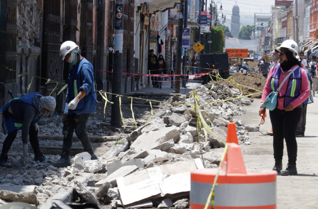 Avanza la rehabilitación en calles de Puebla: agua, drenajes y adoquinamiento en proceso