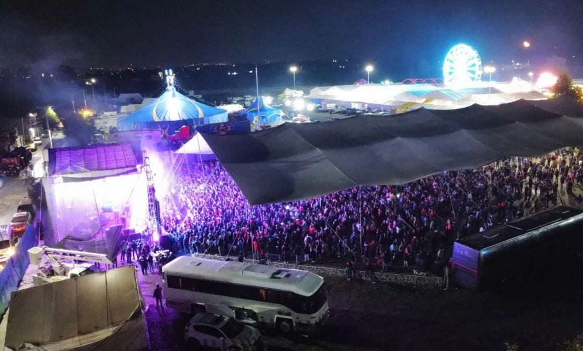Abarrotan Teatro del Pueblo en el cierre de Feria Chiautempan 2023