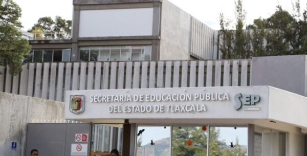 Conservadores desprestigian libros de texto; revalorarán la historia: Sep