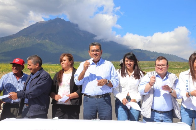Gobernador anuncia una serie de obras para tres municipios