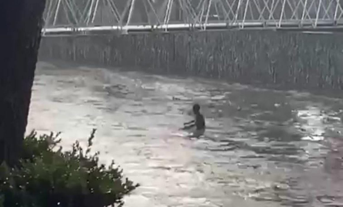 Cae hombre al Río Zahuapan; lo buscan en Panotla