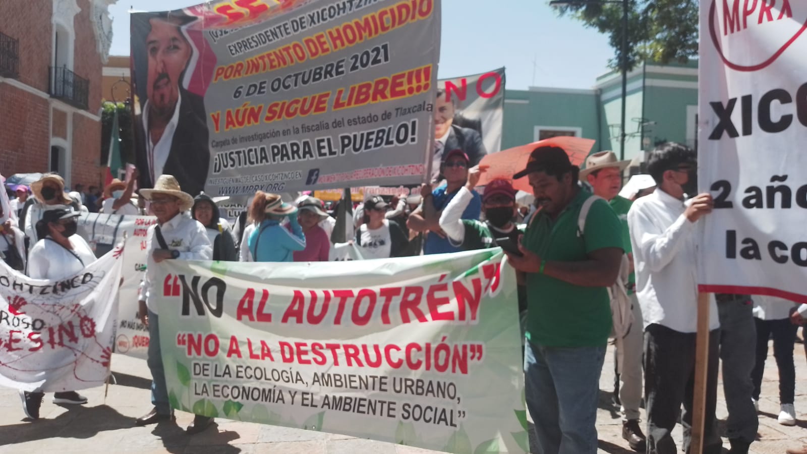 Pese a amenazas e intimidaciones, marchan tlaxcaltecas en la capital