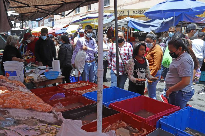 Locales de pescados y mariscos en Puebla podrían enfrentar sanciones y clausuras por arrojar desechos en la vía pública