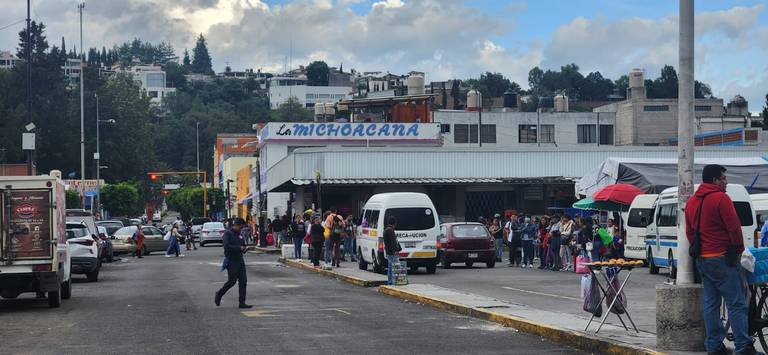 Afectados transportistas por marchas y cierres viales