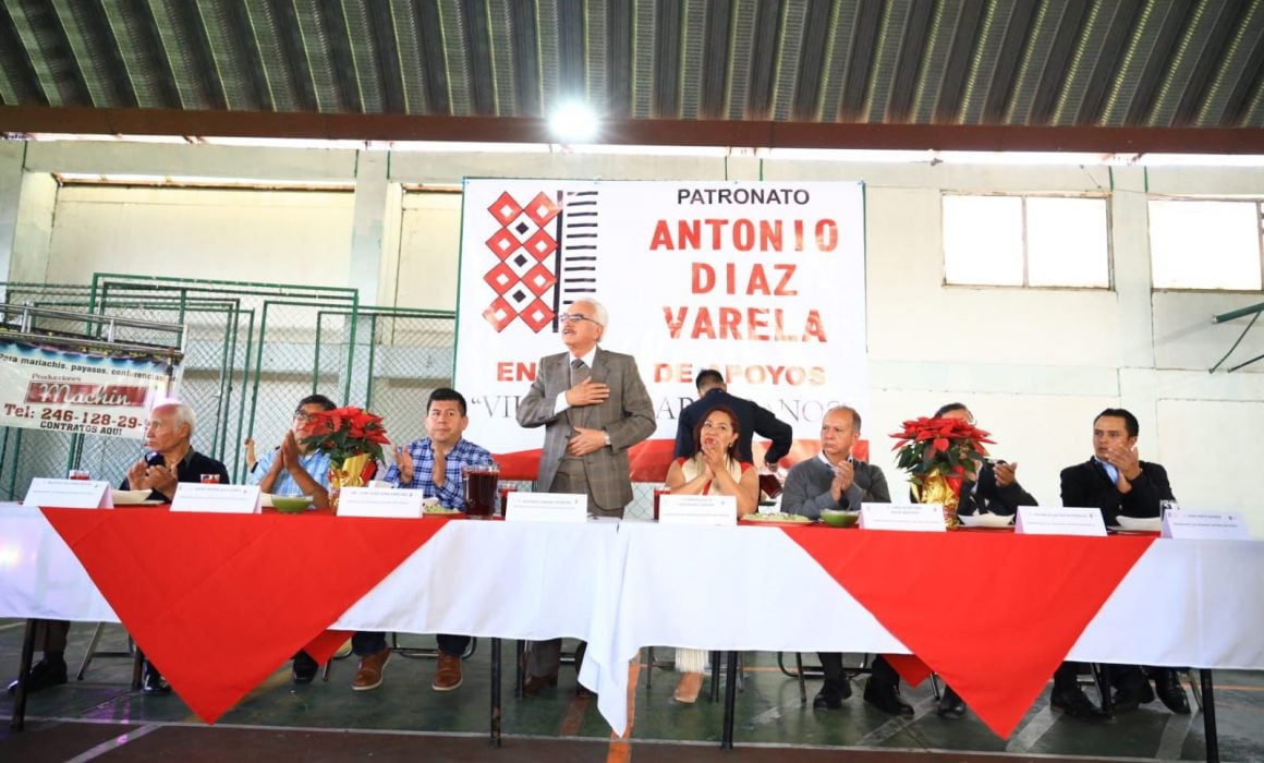 Gustavo Jiménez y Patronato reconocen labor de artesanos de Chiautempan