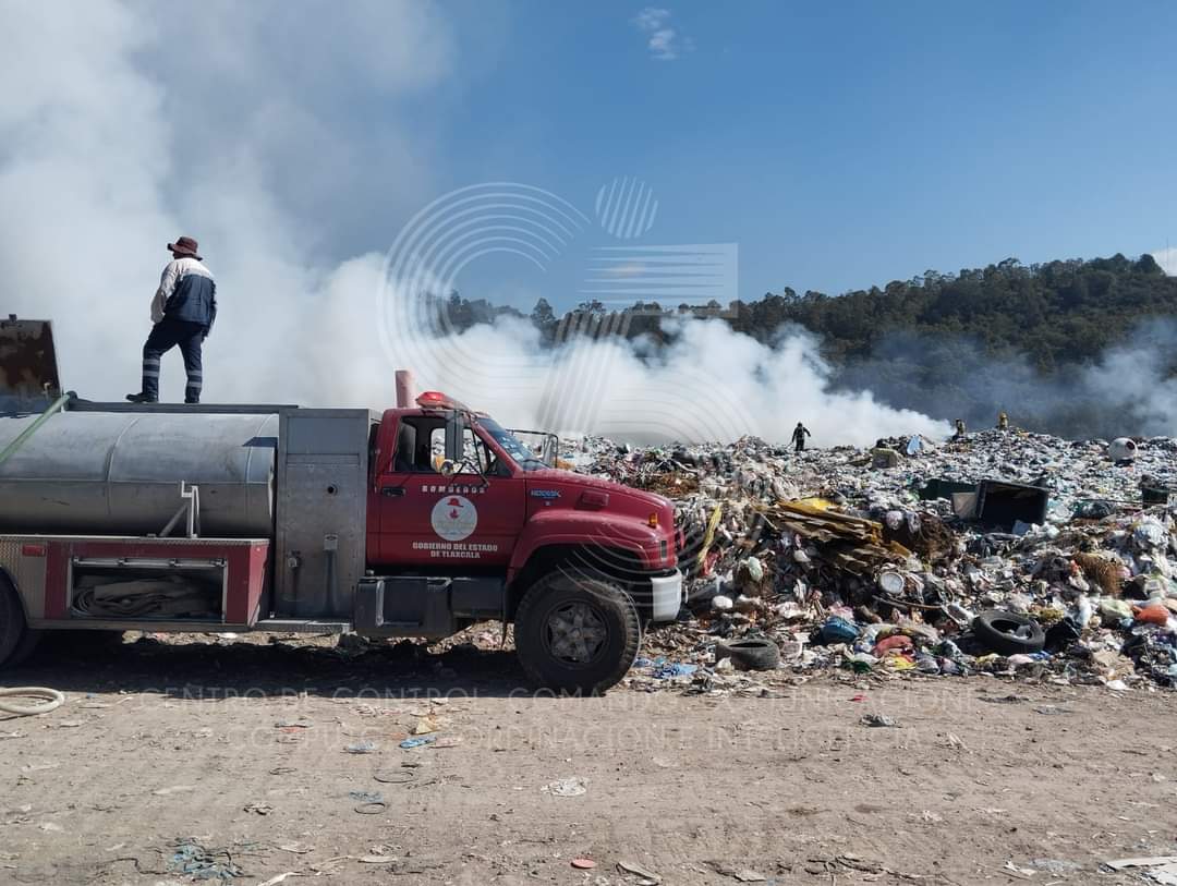 Incendio en relleno sanitario de Panotla ocasiona suspensión de clases
