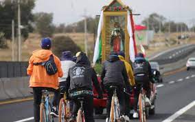 Tlaxcaltecas parten en peregrinación hacia la Basílica de Guadalupe