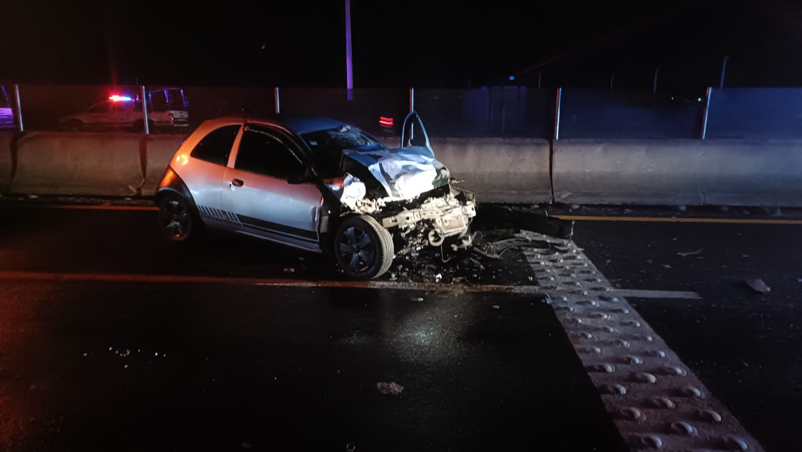 Muere elemento de la SSC al chocar su vehículo contra un ADO y muere prensado, en Huamantla