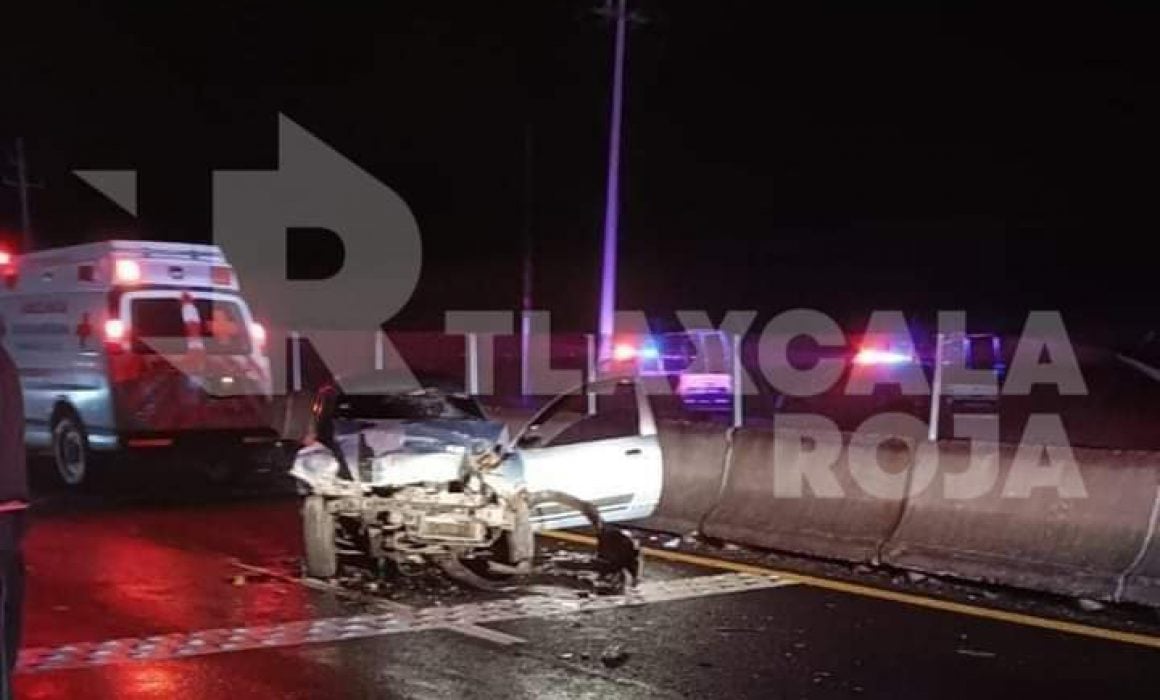 Muere policía estatal tras chocar su vehículo contra autobús en Huamantla