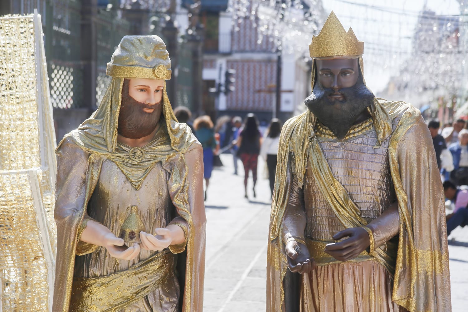 : Descartan robo del cofre del Rey Mago en el nacimiento frente a la Catedral de Puebla