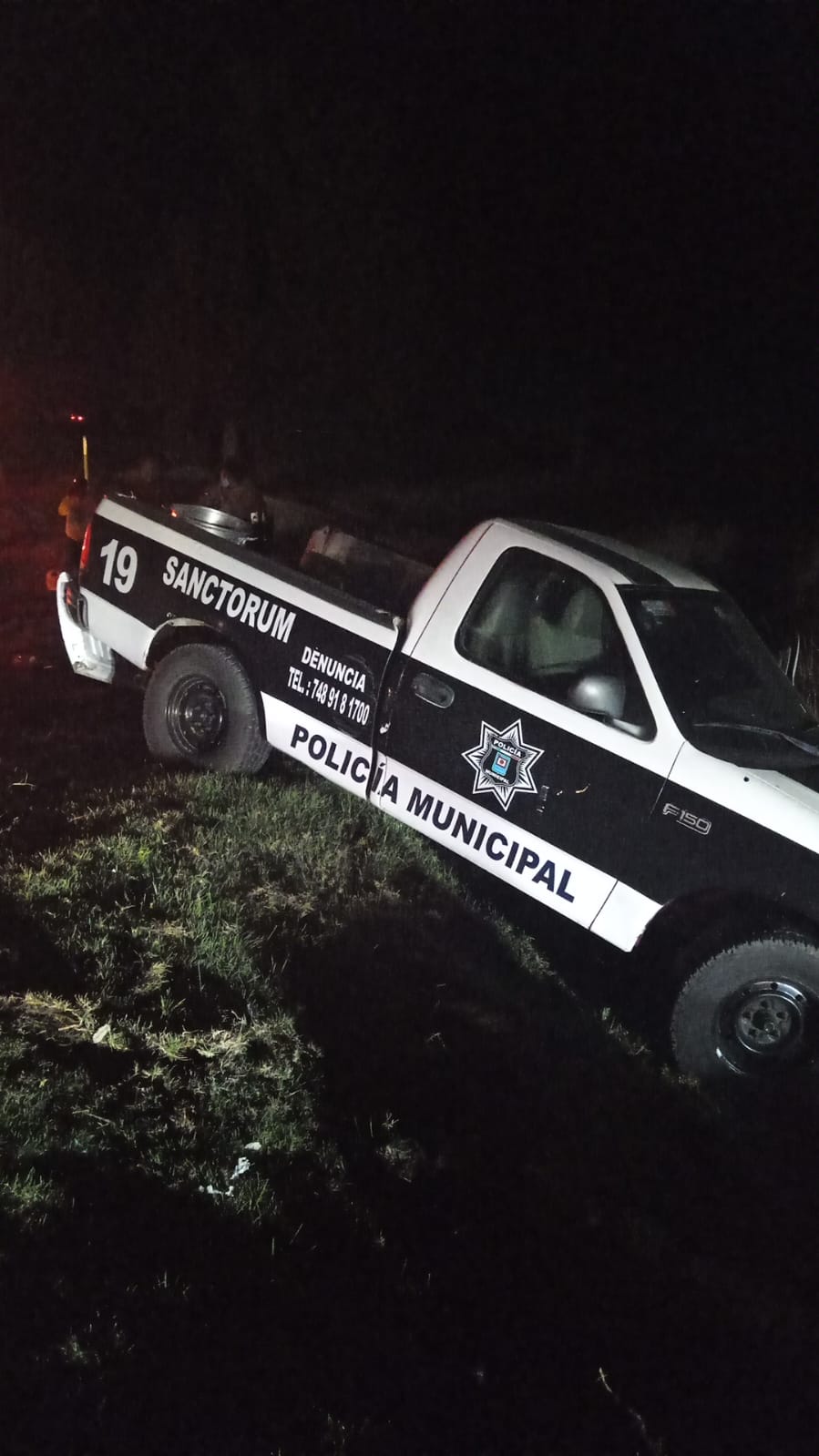Embiste tráiler a patrulla de la policía municipal de Sanctórum lesionando a un oficial