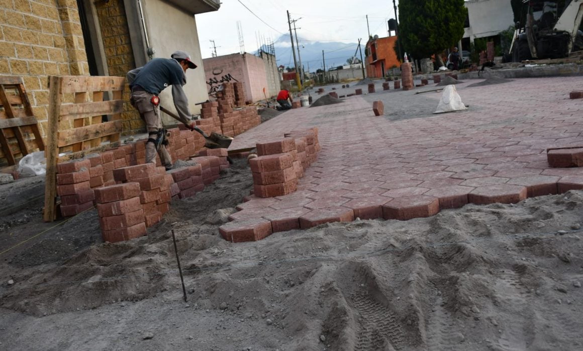 Registra obra en calle Allende en Apetatitlán avance del 80%