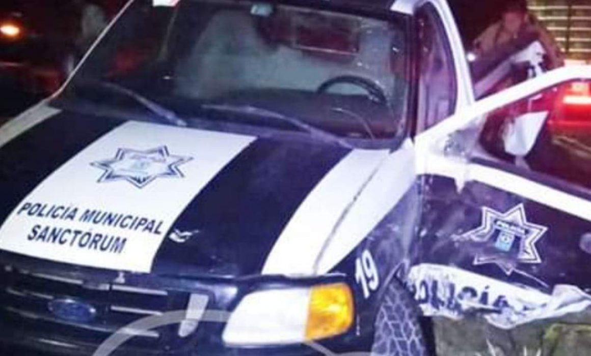 Choca tráiler contra patrulla municipal de Sanctórum, en Nanacamilpa