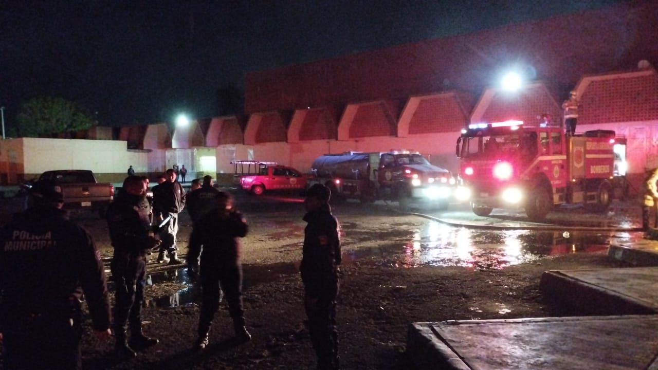 Consume fuego más de 20 locales del Mercado Emilio Sánchez Piedras, en Tlaxcala
