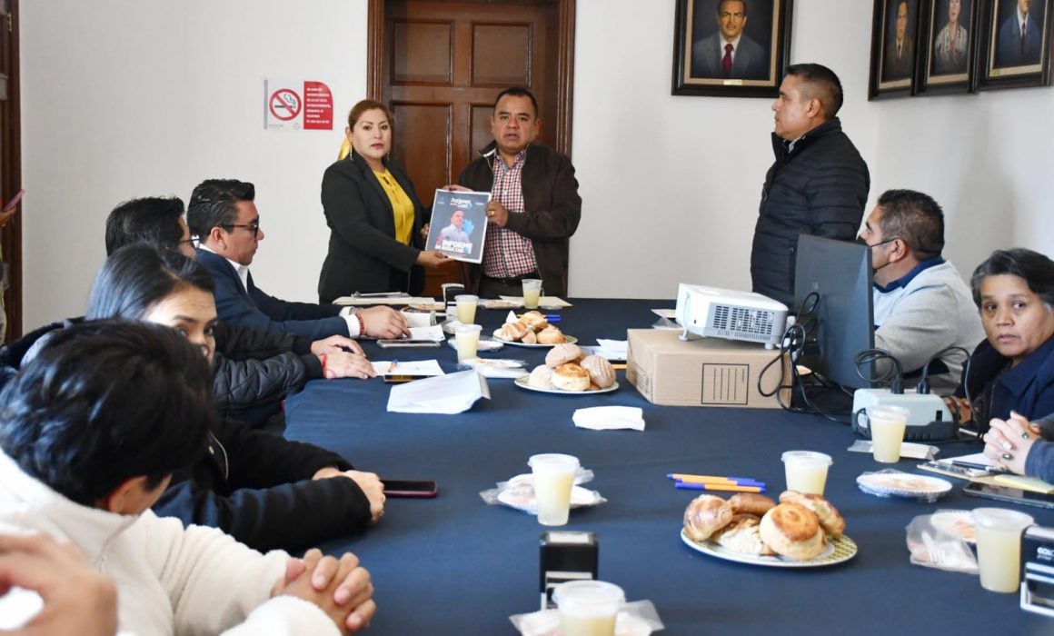 Entrega Ángelo Gutiérrez segundo informe de gobierno a su cabildo