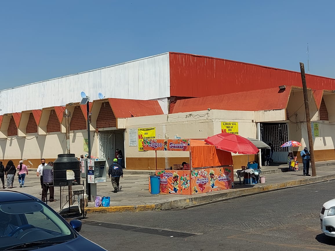 Cierre total del mercado tras incendio, ciudadanos quedan intrigados